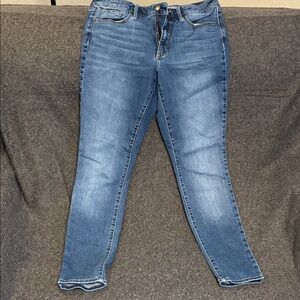 Universal Thread Women's Skinny Jeans - Medium Blue